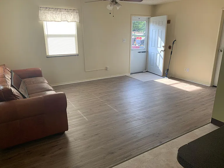 2811 W Olive St — Photo 2