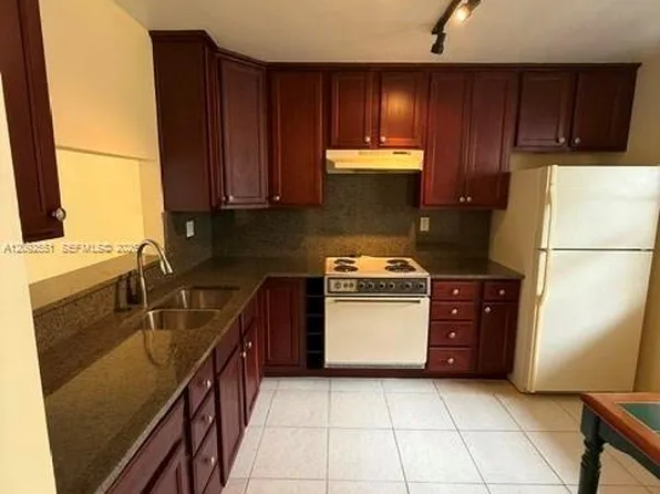 900 Colony Point Cir APT 416, Hollywood, FL 33026