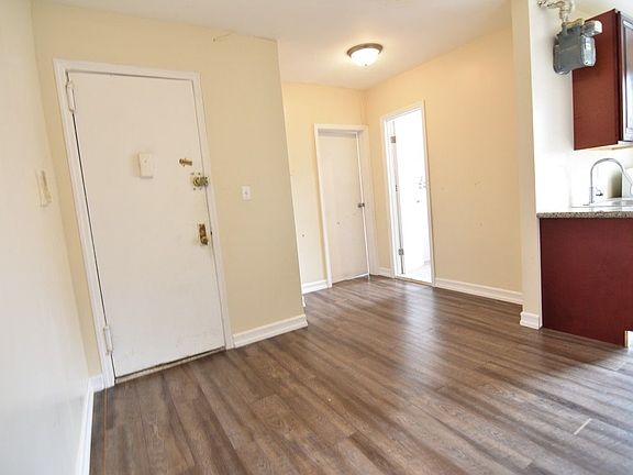 3rd image of 686 E 234th St APT E9