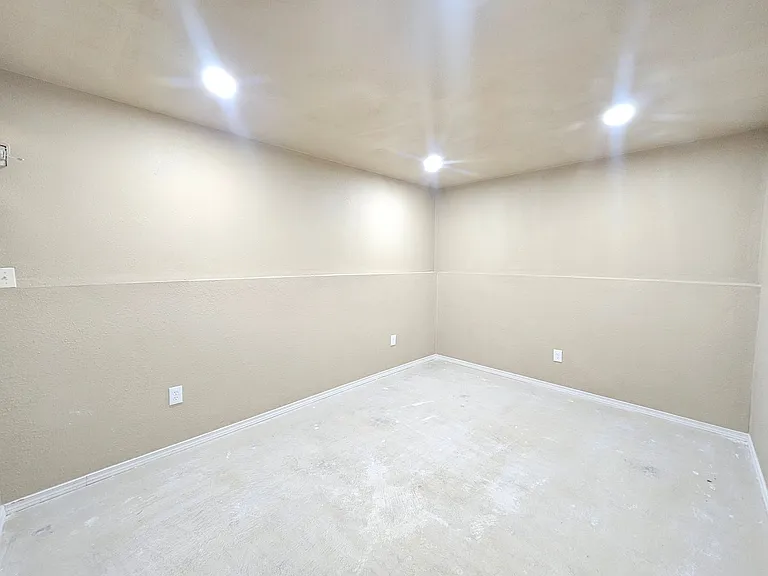 407 E 8th Ave — Photo 21