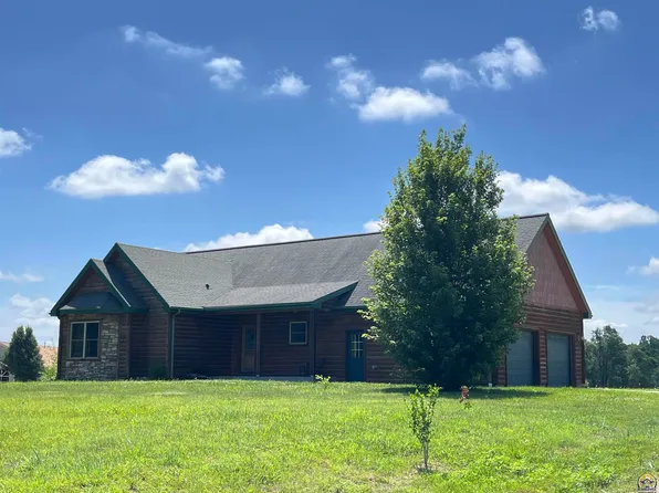 21348 R4 Rd, Holton, KS 66436