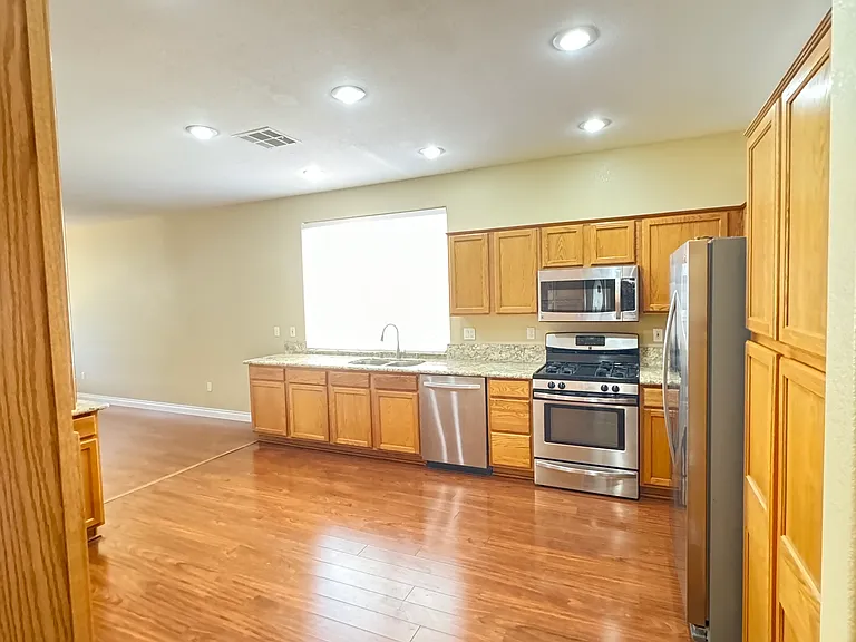 10724 Windrose Point Ave — Photo 14