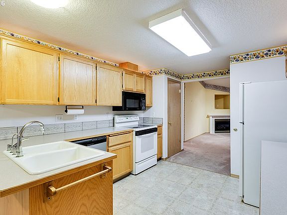 5th image of 16608 NE 80th St