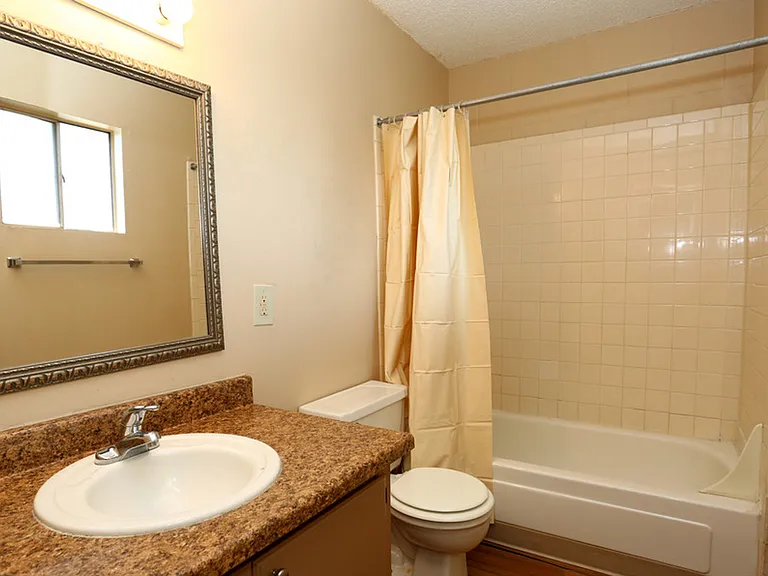 Casa Del Sol Apartments — Photo 8