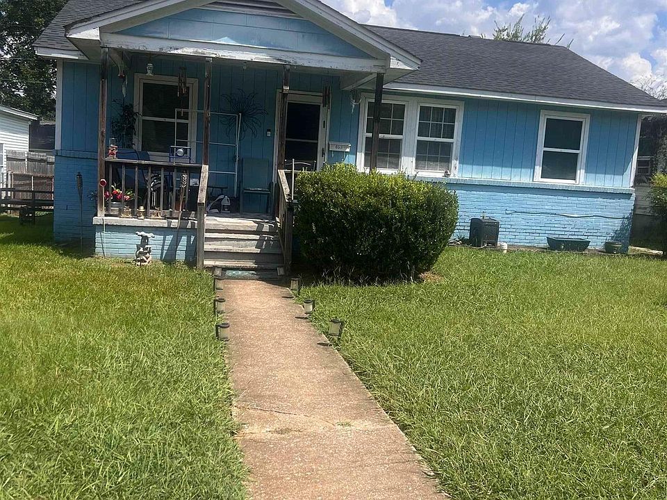 1st image of 653 Center Way SW