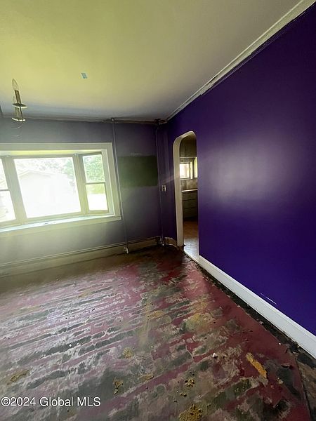 5th image of 216 Kingsboro Avenue