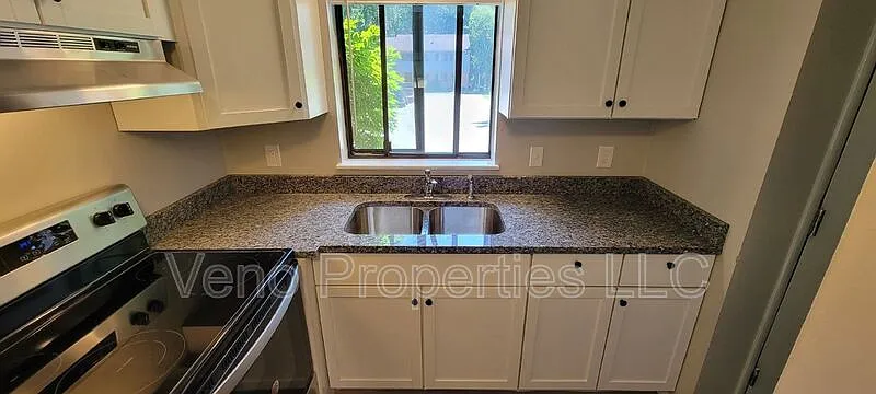 2 bed, 1.0 bath, 900 sqft, $1,400 — Photo 3