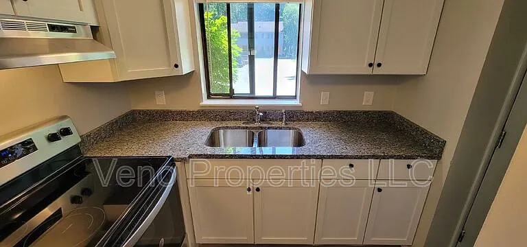 40 McIntyre St #B2 — Photo 2