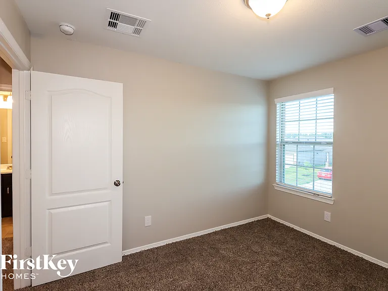 9935 Yanet Grove Ln — Photo 12