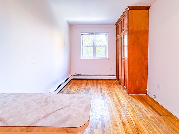3rd image of 36-17 29th St #2-1