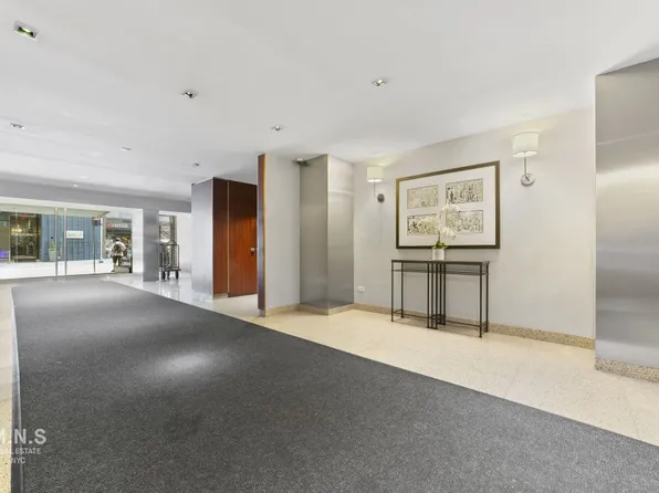 155 East 55th Street image 7 of 14