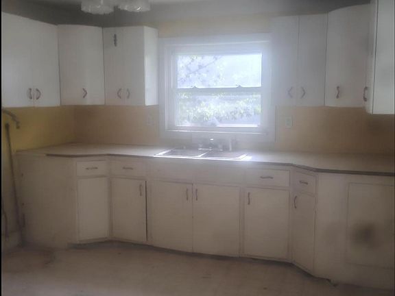 3rd image of 104 Diehl St