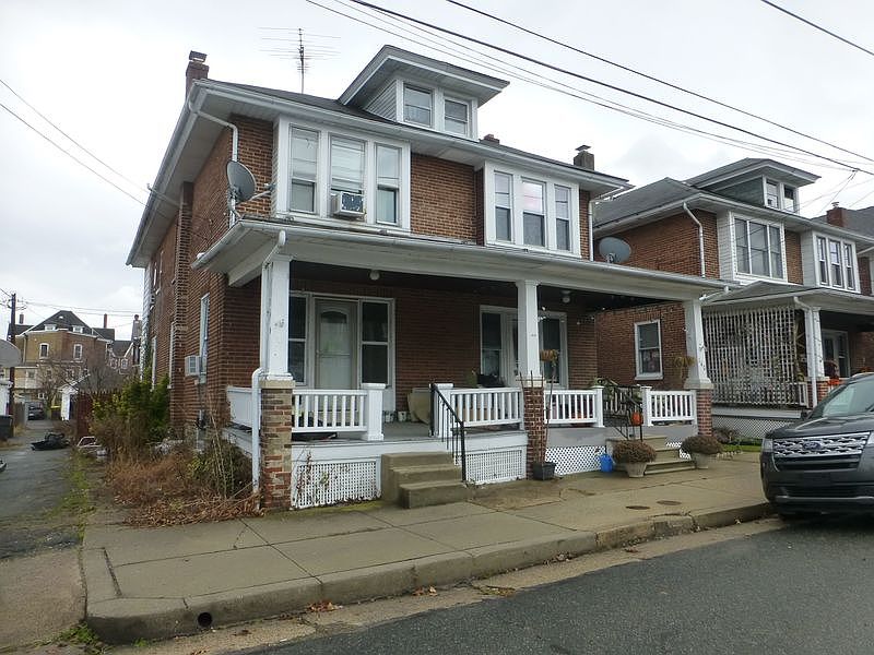 2nd image of 142 N Walnut St