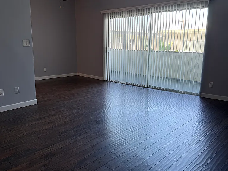 504 Avenue G — Photo 2