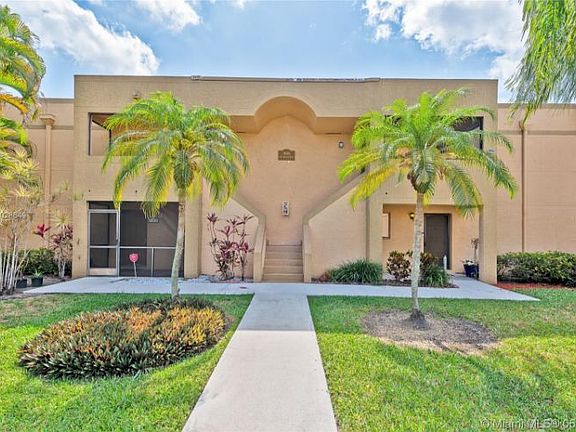 3rd image of 159 W Lakeview Dr #103