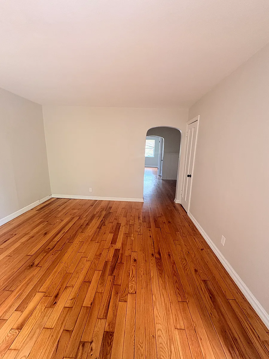 Building Photo - 1648 Summit Rd #4