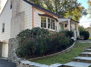 51 Grandview Rd, Fairfield, CT 06825