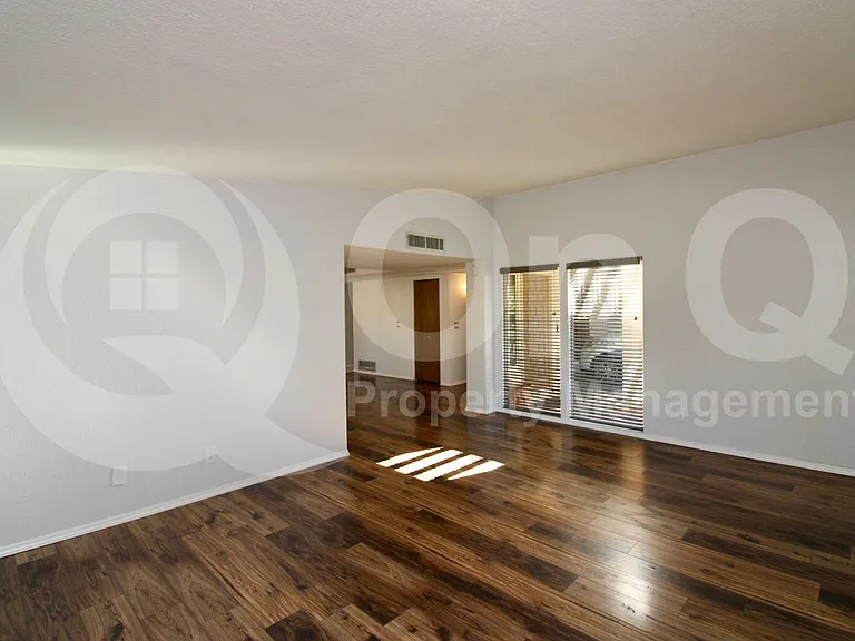 1931 N Camino Alicante — Photo 8