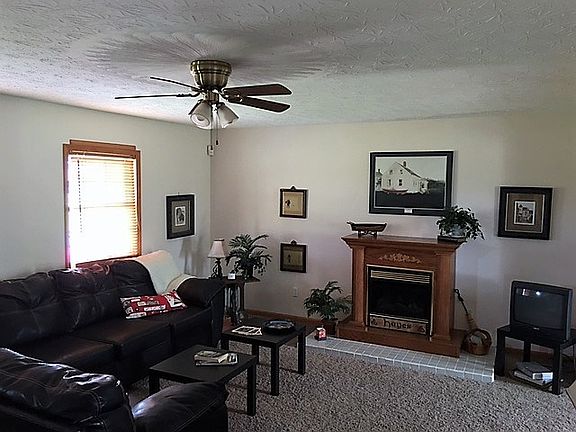 3rd image of 92 Sevilla Dr