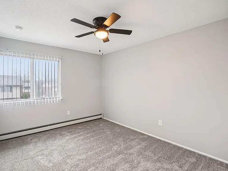 Hillcrest Club Apartments — Photo 52