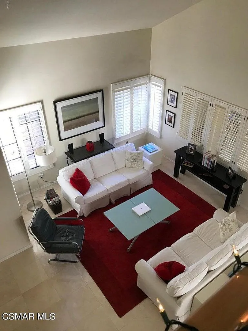 Must see this beautiful 3 bedroom + 3 bathroom home located in desirable Oak Park! — Photo 3