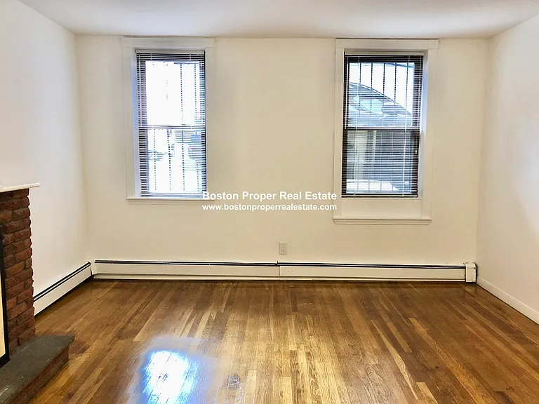 49 Gloucester St #2 — Photo 3