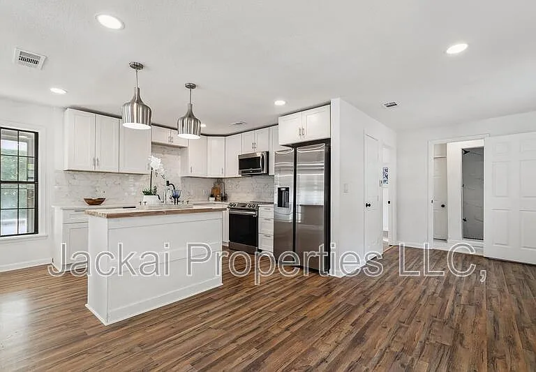 2038 Avon Dr — Photo 10