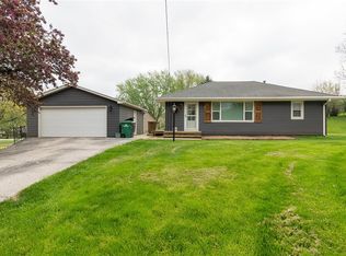 220 Valley Dr, Carlisle, IA 50047