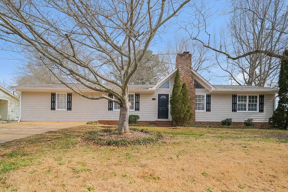 4 bed, 2.0 bath, 1450 sqft, $1,640 — Photo 1