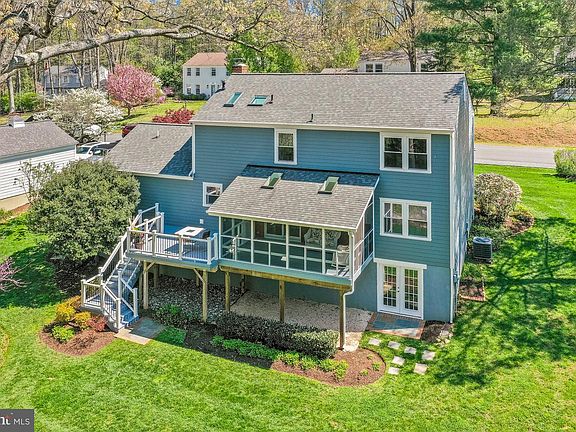 2nd image of 10908 Howland Dr