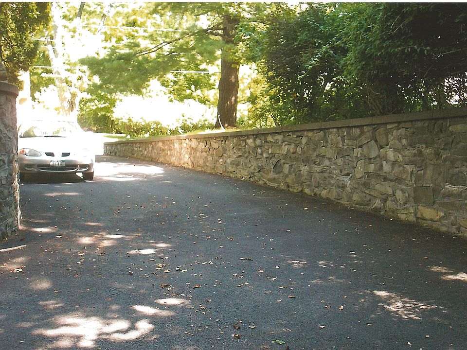 1st image of 17 Tillson Ave