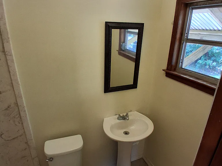 957 Cloverdale Dr — Photo 10