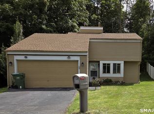 17 E Lake Pl, Middletown, CT 06457