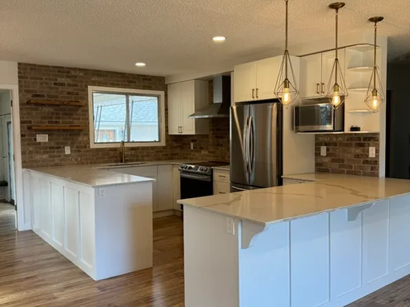 12 Manor Dr #1A, Spruce Grove, AB T7X 2E9