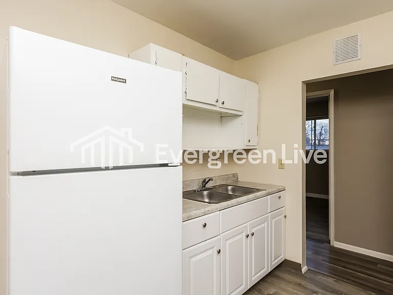 11715 Hamlet Rd — Photo 8