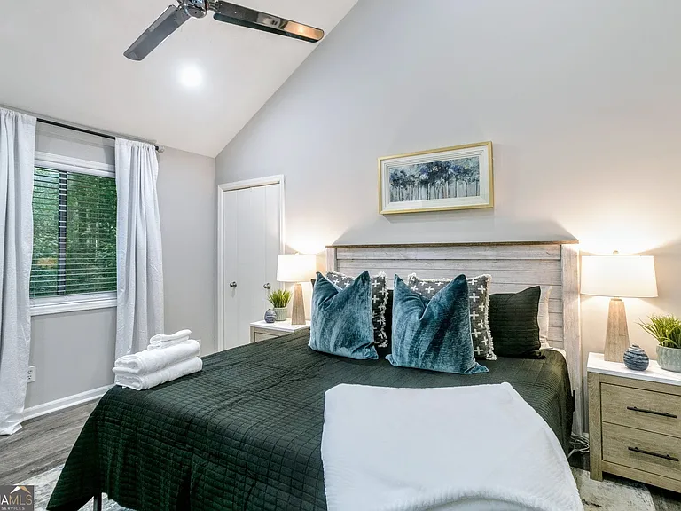 85 Wilhelmina Dr — Photo 24