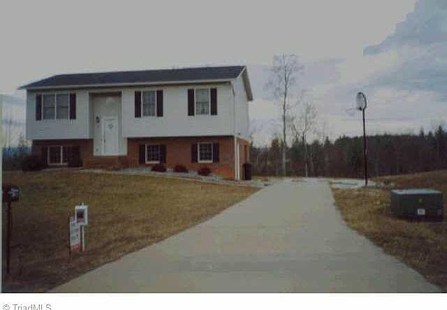 1st image of 307 NW Woodbridge Dr