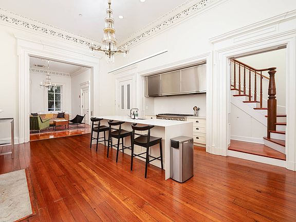 5th image of 18 E Mount Vernon Pl #3
