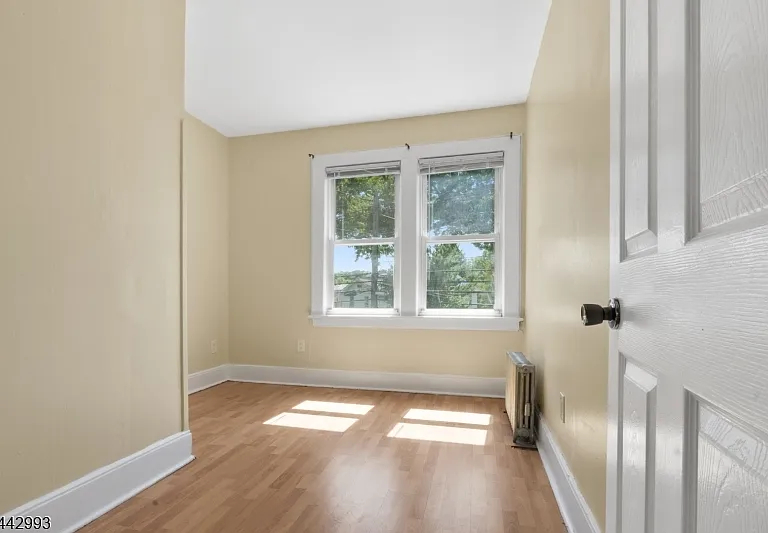 196 Broughton Ave — Photo 20