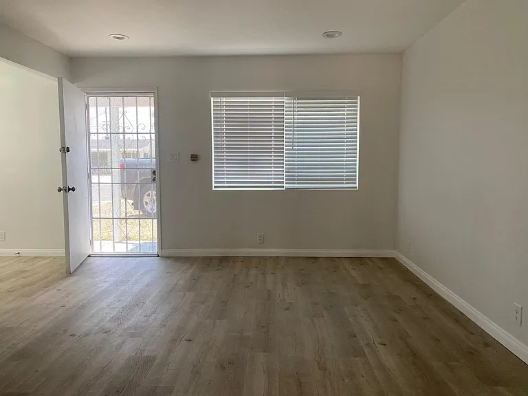 17006 S Berendo Ave — Photo 9