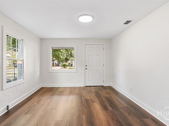 4th image of 906 Wexler Street