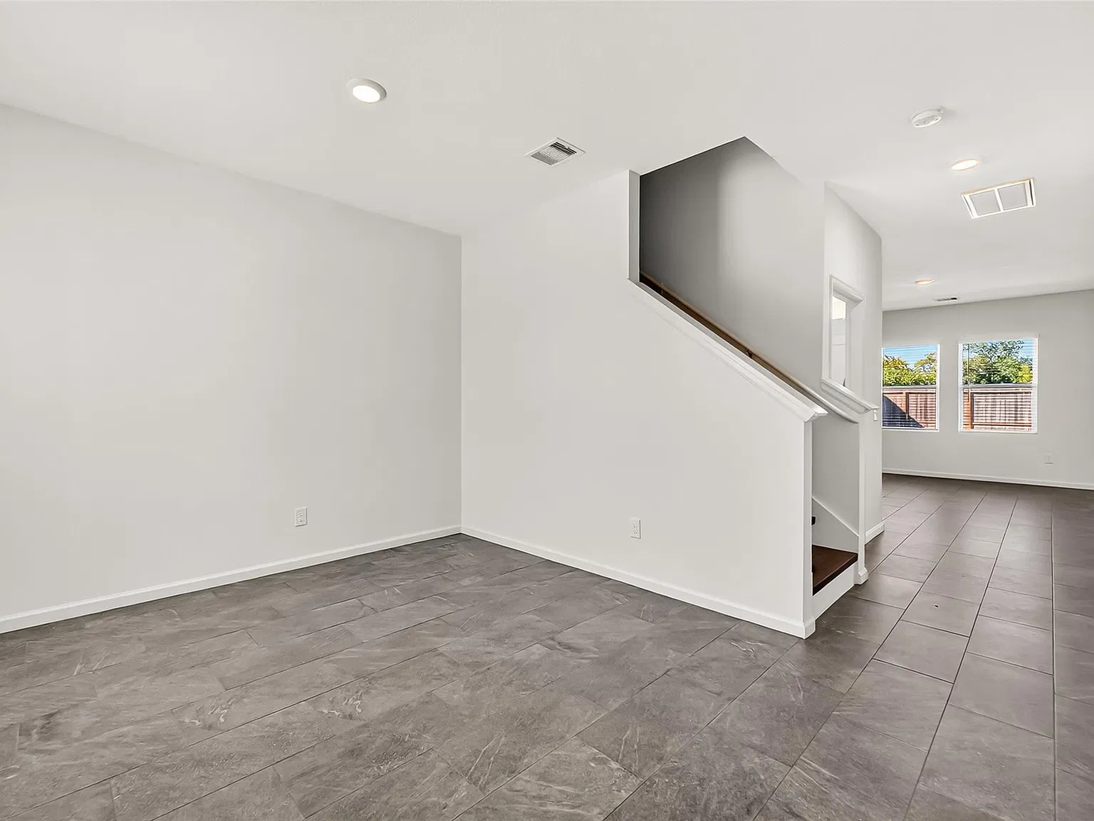 3 bed, 2.5 bath, 2184 sqft, $2,300 — Photo 4