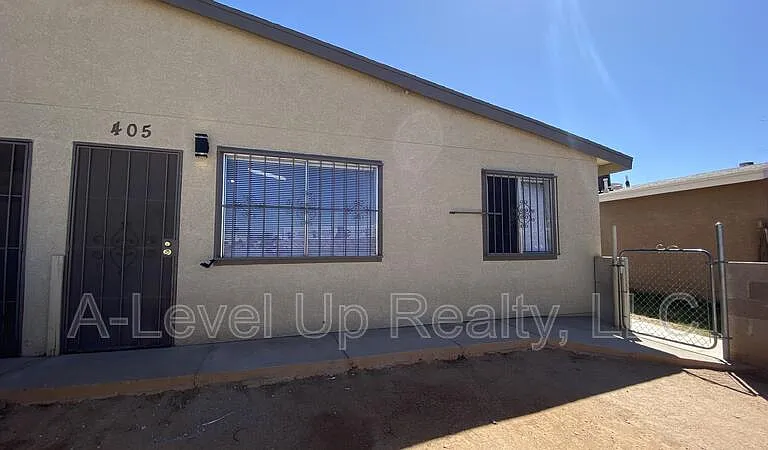 405 E Thoroughbred St #1 — Photo 1