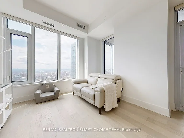 11 Yorkville Ave #5002 — Photo 21