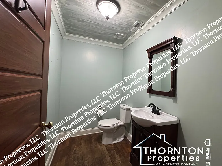 1640 Blount Ave — Photo 3