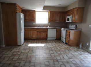 9011 E 85th St, Raytown, MO 64138