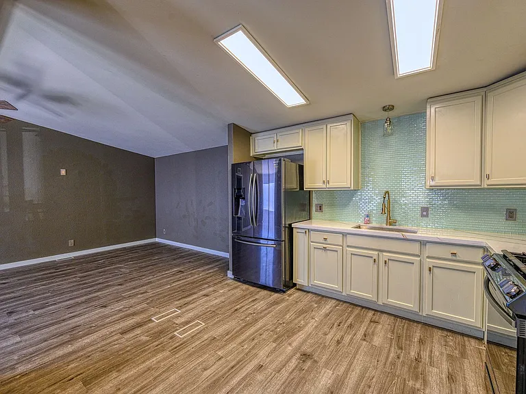 5581 Wheatfield Dr — Photo 6