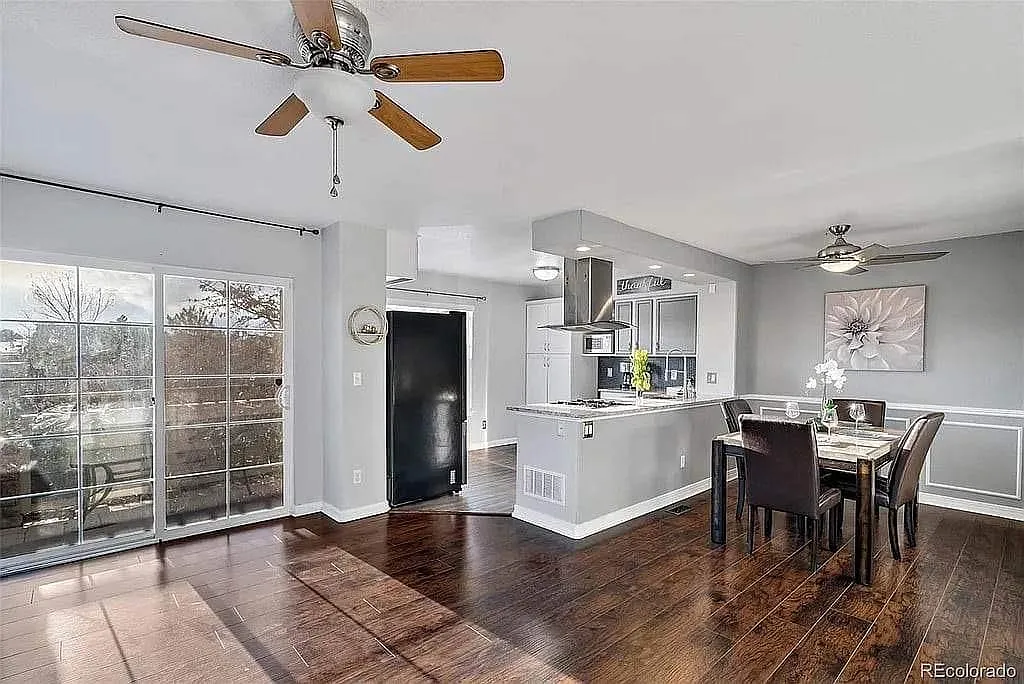 3 bed, 3.5 bath, 1938 sqft, $2,650 — Photo 2