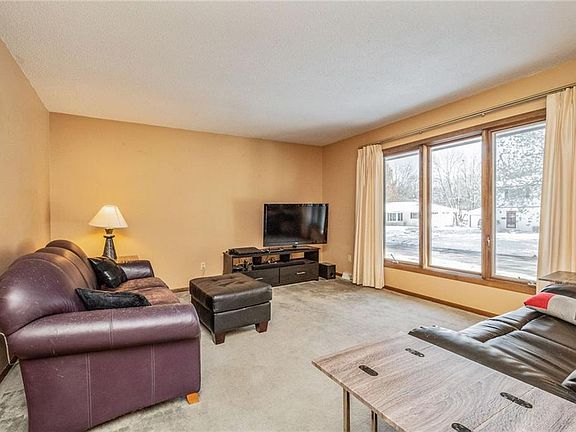 2nd image of 304 NW Beechwood St