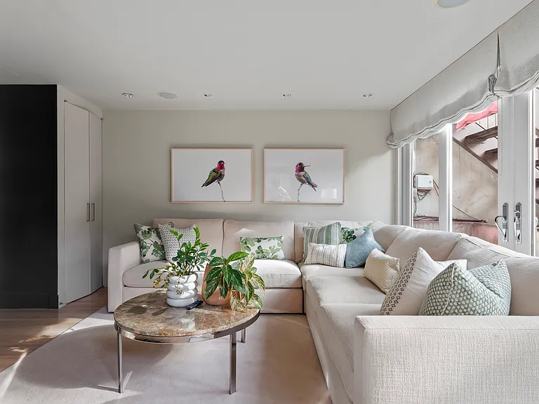 160 Ainslie St #1 — Photo 10
